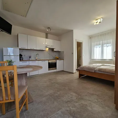 Apartment Busilak *